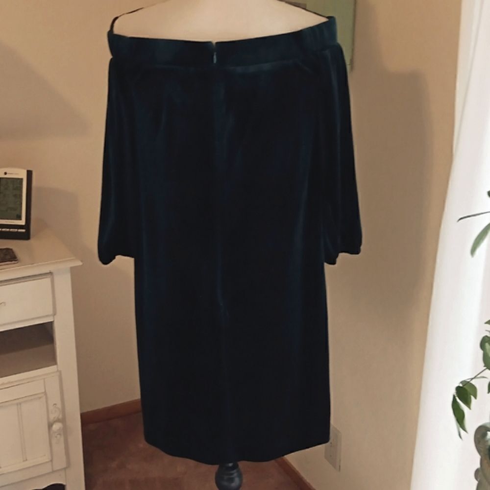 Vince Camuto Velvet Off Shoulder Dress - Picture 6 of 11